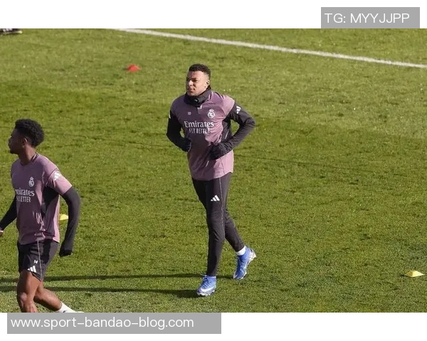 皇马训练照曝光姆巴佩卡雷拉斯与库尔图瓦齐聚备战新赛季 皇马训练照曝光姆巴佩卡雷拉斯与库尔图瓦齐聚备战新赛季